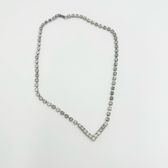 Vintage Silver Tone Rhinestones Prong V Shaped Art Deco Necklace - Picture 4 of 9